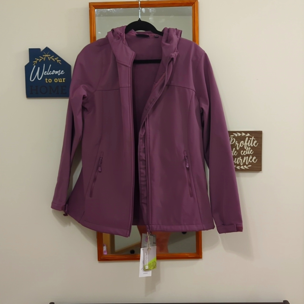 Mountain Warehouse shell